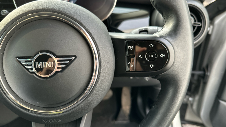 MINI Hatchback 1.5 Cooper Classic Premium 5dr Petrol Hatchback